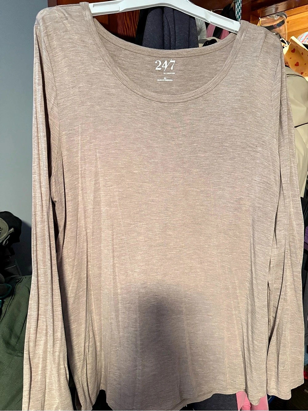 24/7 Long Sleeve Scoop Neck Top in Brown